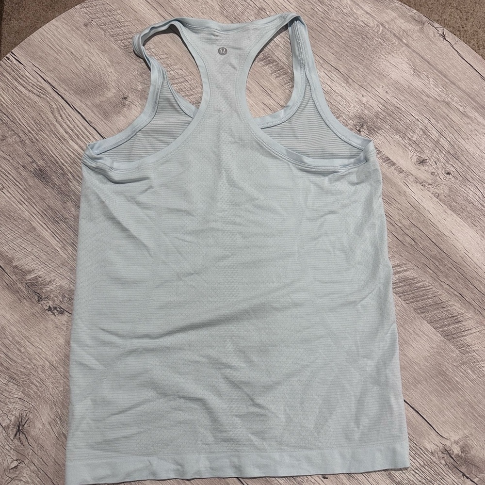 Lululemon Run Swiftly Hip Length Shirt, Size 8 - image 2
